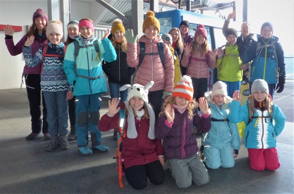 Die Jugendtierschutzgruppe besucht das erste Schweizer Bärenschutzzentrum in Arosa